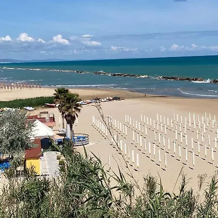 A Piedi In Spiaggia,appartamento In Casa Singola شقة أورتونا