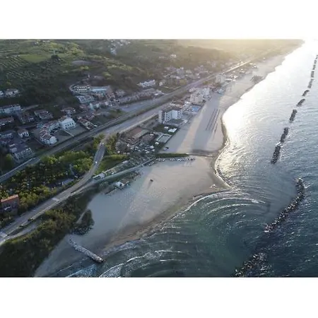 A Piedi In Spiaggia,appartamento In Casa Singola شقة