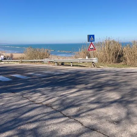 شقة A Piedi In Spiaggia,appartamento In Casa Singola أورتونا